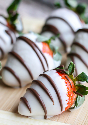 NibMor's Chocolate Covered Strawberries